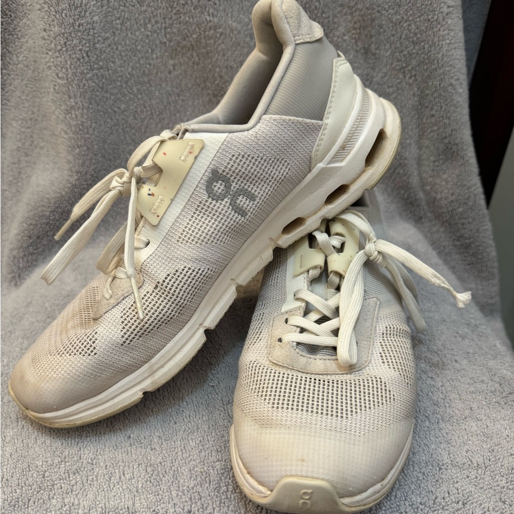On Cloud 5 Women's Sneakers size 8